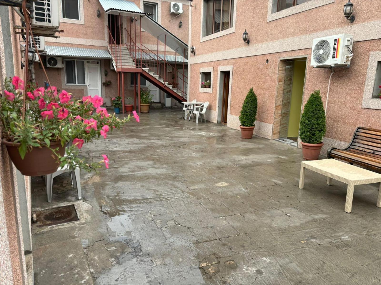 Styopa Hotel Yerevan Exterior photo